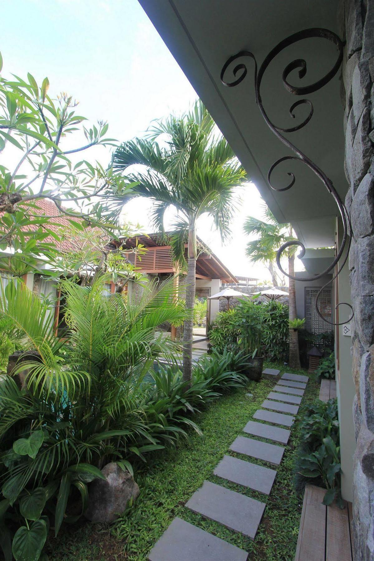 Uma Karan Hotel Kuta  Exterior photo