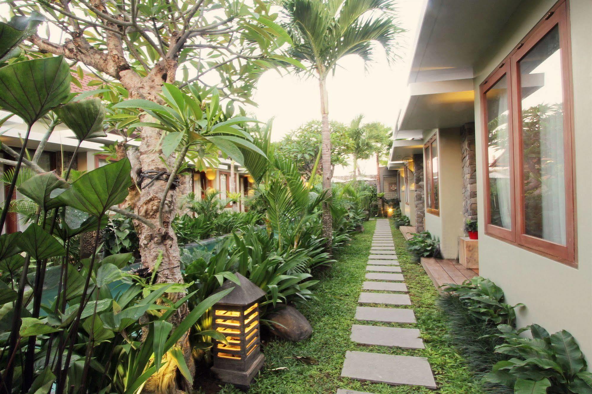 Uma Karan Hotel Kuta  Exterior photo
